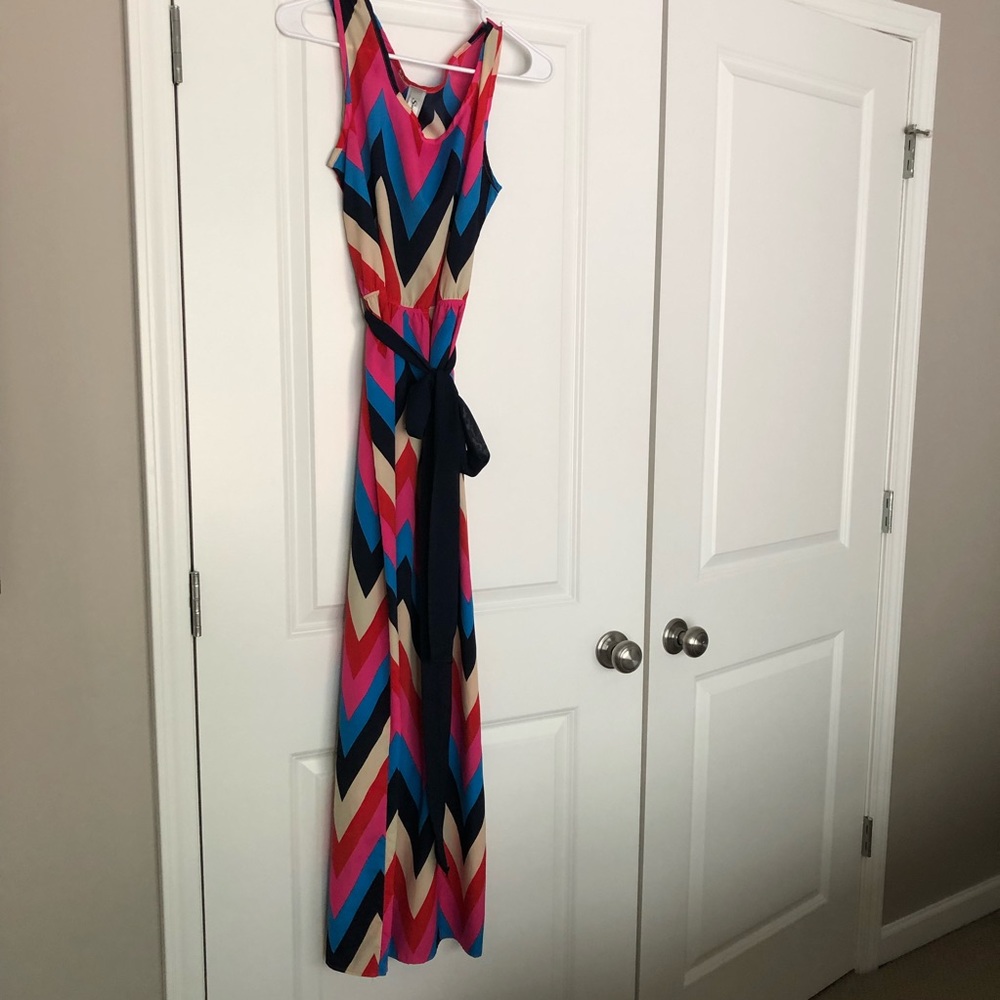 Super cute Maxi dress tie waist size M